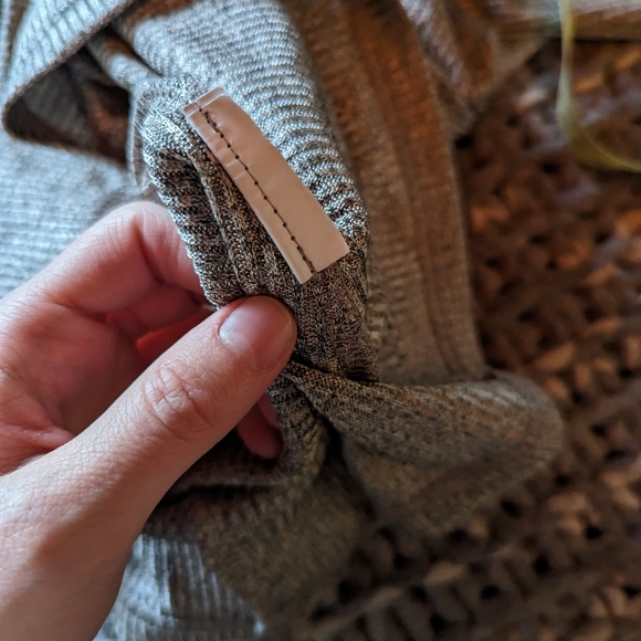 Long sleeve silver top, size XS - 3 for 20 $ - Picture 4 of 6